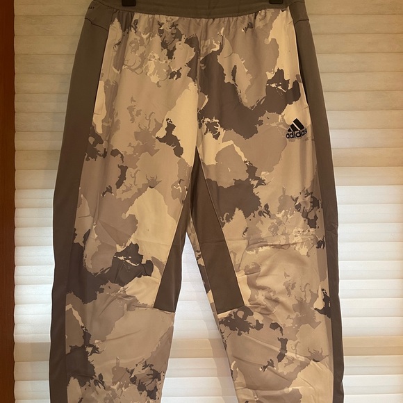 adidas Other - Adidas Continent Camo City Cropped 3/4 Pant Men’s L